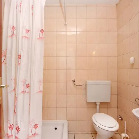 Apartment Jezera 5107c Tisno
