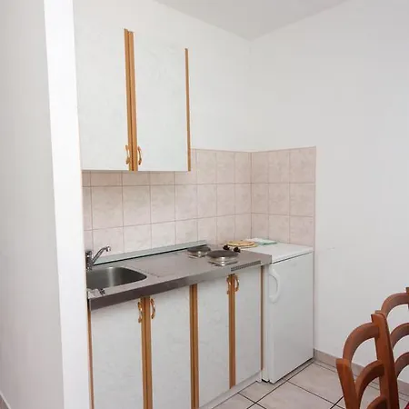 Jezera 5107c * Tisno