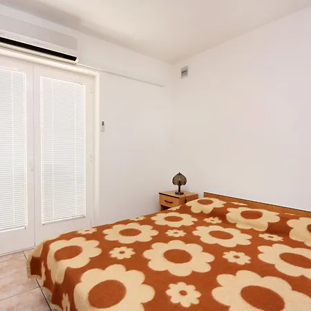 Jezera 5107c Apartment Tisno